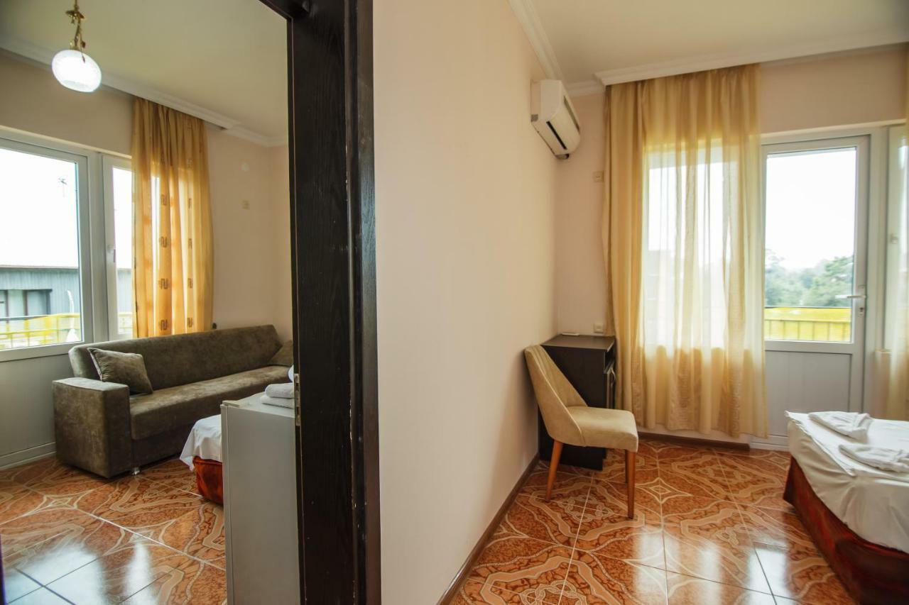 Guest House Nia Gonio Ngoại thất bức ảnh