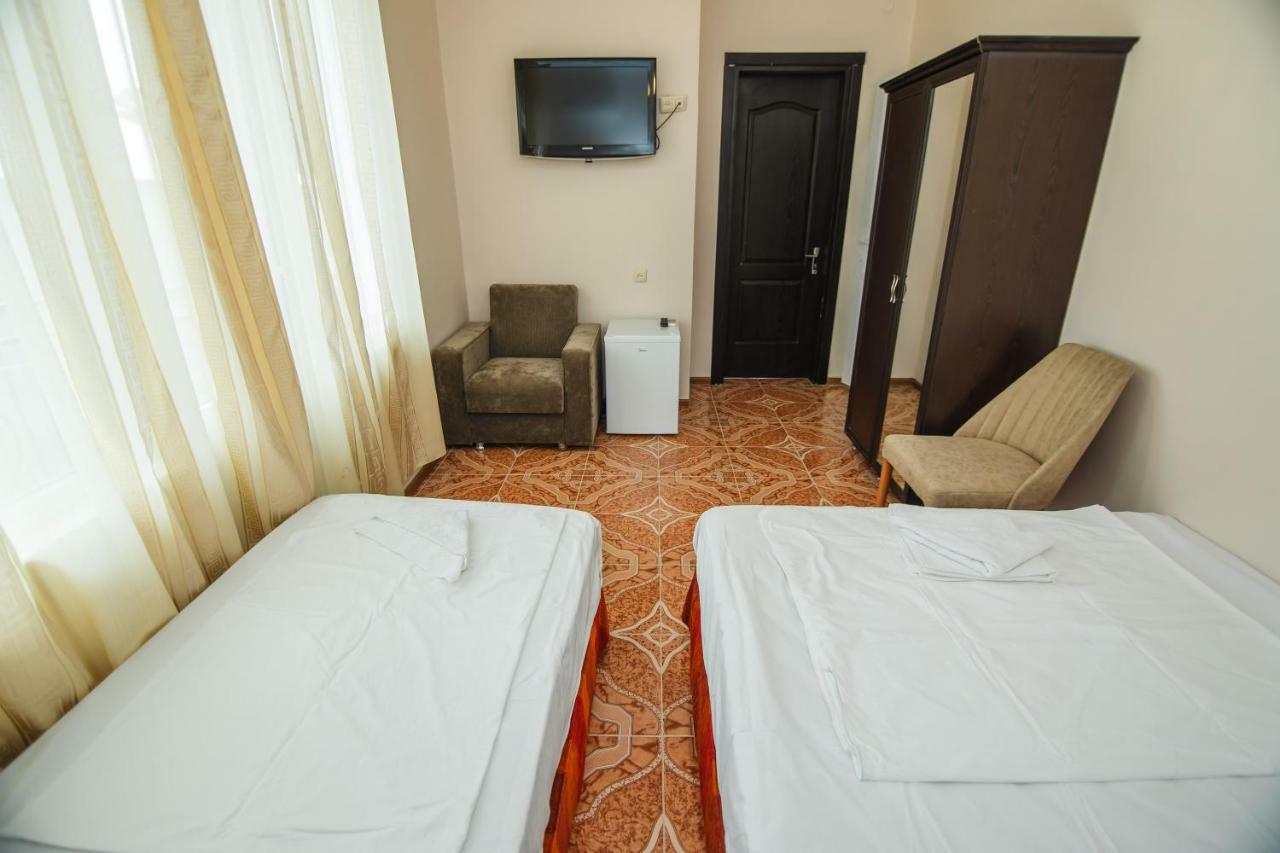 Guest House Nia Gonio Ngoại thất bức ảnh